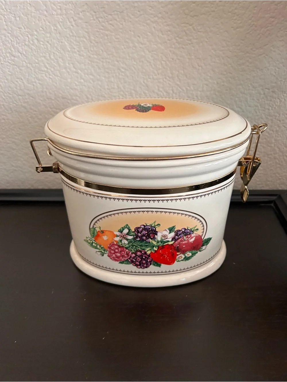 Vintage Knott's Berry Farm Foods Ceramic Canister Oval Fruit Berry Locking Lid